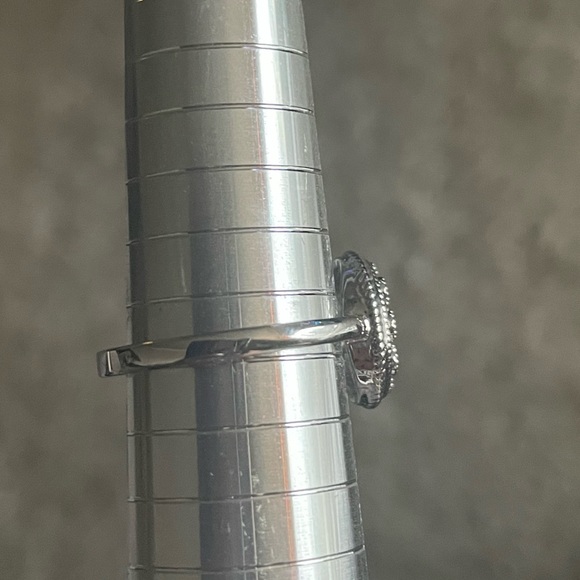 💛 2/$20 💛 Fragrant Jewels ring. Sz 8 - Picture 2 of 2